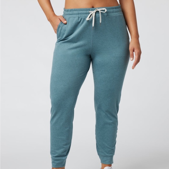 Vuori Women’s Performance Jogger Iron Heather - Picture 4 of 9